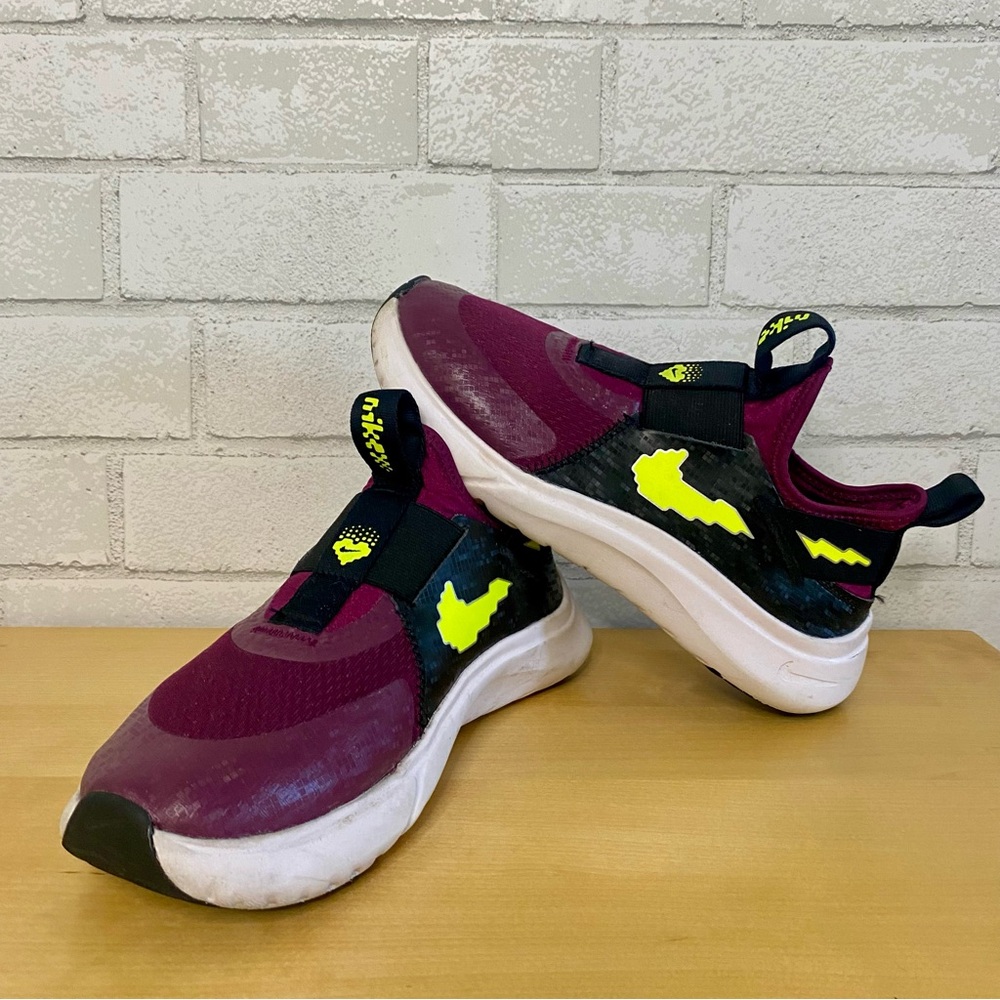 KIDS Nike flex plus sz 5.5 EUC